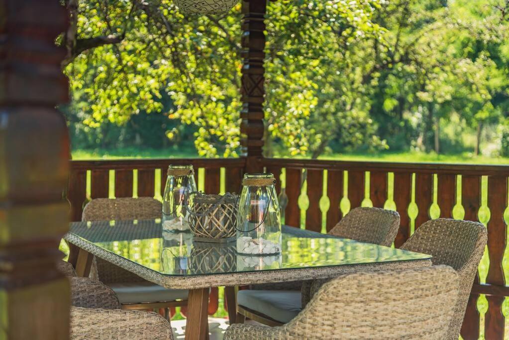 Horace Guesthouse Pool & Hot Tub & Bikes & River Dejani Bagian luar foto