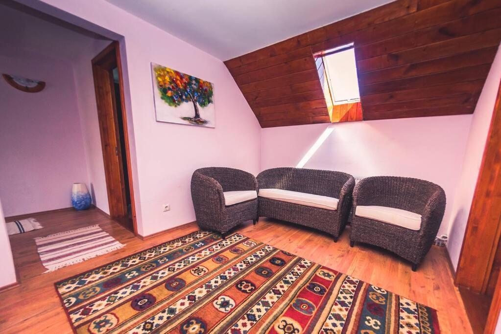 Horace Guesthouse Pool & Hot Tub & Bikes & River Dejani Bagian luar foto