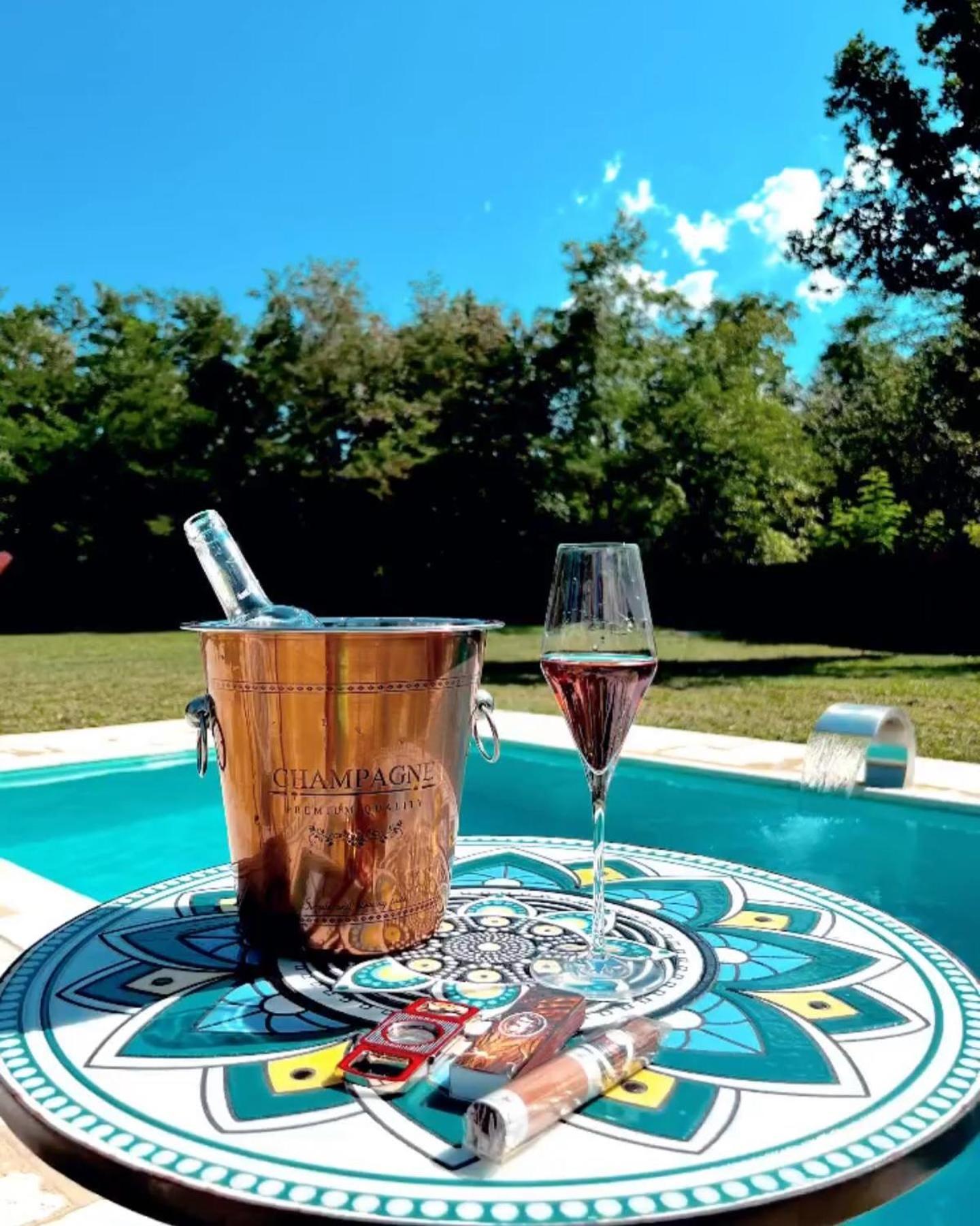 Horace Guesthouse Pool & Hot Tub & Bikes & River Dejani Bagian luar foto