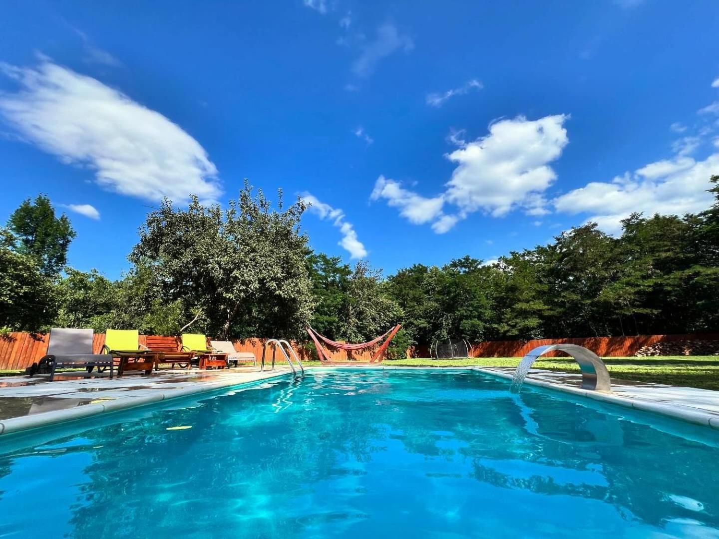 Horace Guesthouse Pool & Hot Tub & Bikes & River Dejani Bagian luar foto